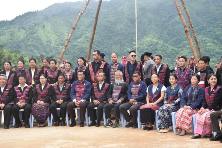 အူးဖူဒေ့အာခါကျေးရွာ၌ ၁၆ ကြိမ်မြောက် အာခါရိုးရာ စုပေါင်း ရဲခူအာဖွေဒန်းစီးပွဲတော်ကျင်းပ