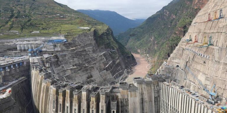 မြစ်အထက်ပိုင်း၏ ရေဗုံးကြီး ဖြစ်လာနေသည့် တရုတ် ဧရာမဆည်ကြီး