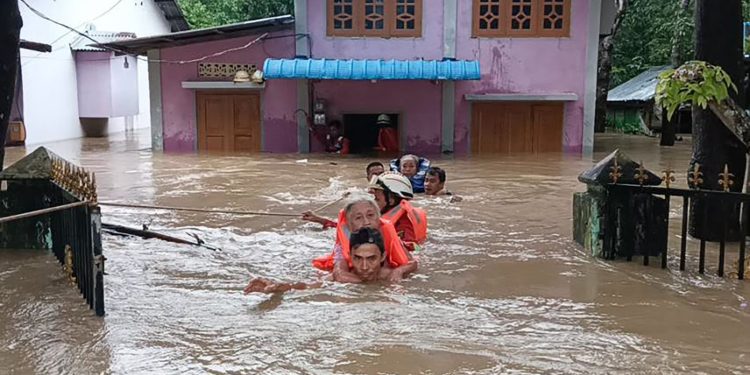 ဧရာဝတီတိုင်း ရေဘေးသင့်သူ အနည်းဆုံး ၃၀,၀၀၀ ခန့်ရှိ၊ စားနပ်ရိက္ခာ လုံခြုံရေး ခြိမ်းခြောက်ခံနေရ
