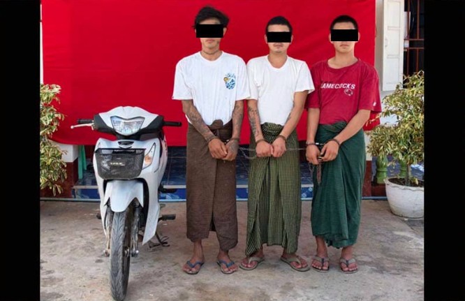 တာချီလိတ်တွင် ရဲအယောင်ဆောင်ပြီး ဆိုင်ကယ်လုယူသူ လူငယ် ၃ ဦးကို ဖမ်းမိ